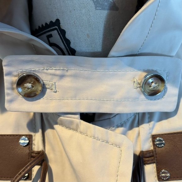 ☔️SALE☔️Michael Kors tan hooded rain coat - Picture 11 of 14
